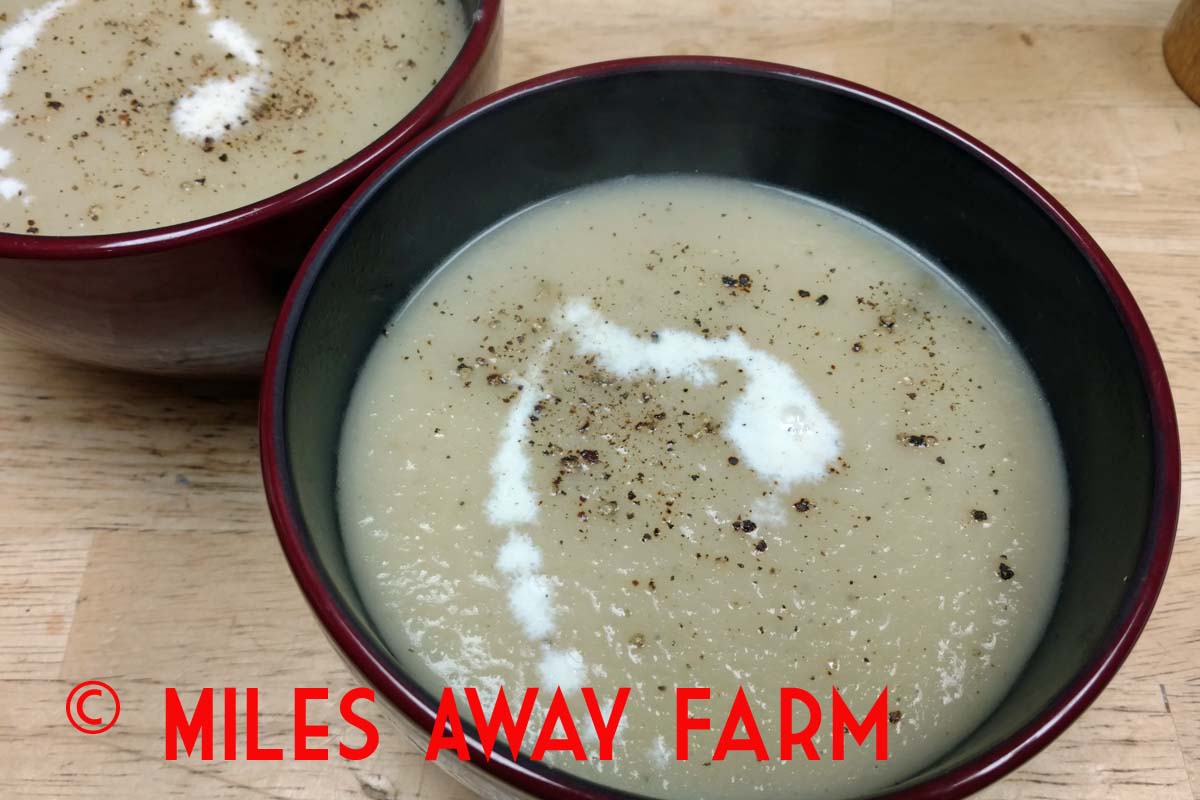 Kohlrabi and potato soup